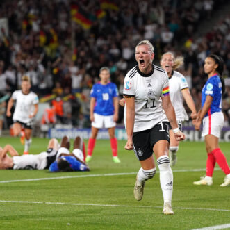 „Air“ Popp köpft Deutschland ins Finale von Wembley